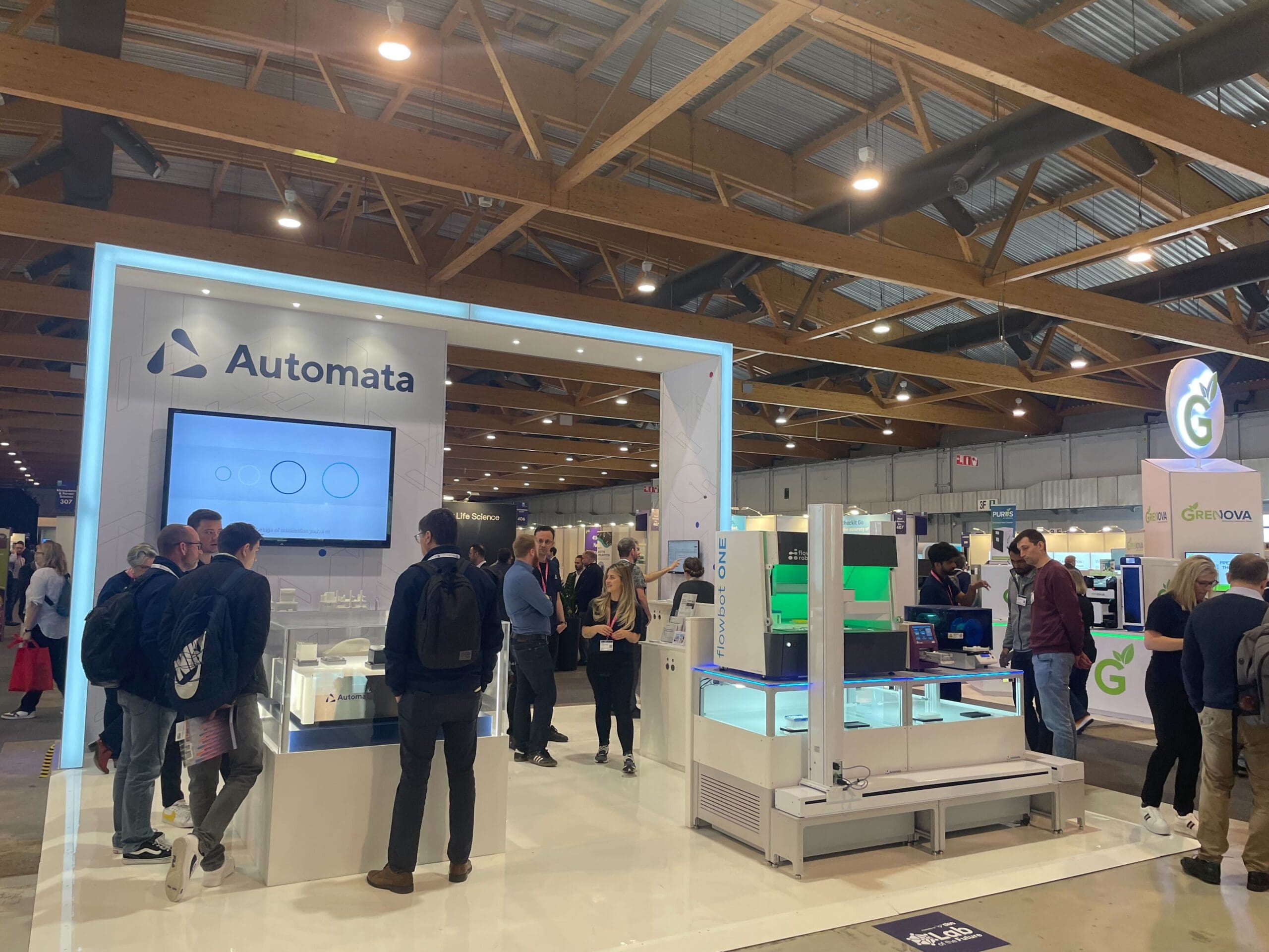 Automata's SLAS Europe 2023 stand, surrounded by delegates from the conference looking at LINQ.